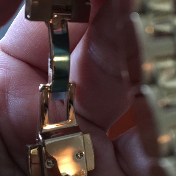 NWT !! Tory Burch Gold Watch 28mm Ivory Dial - Picture 5 of 7